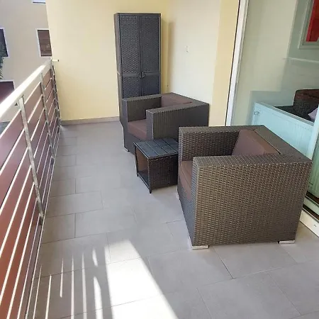 A Due Isolati Dal Centro Di