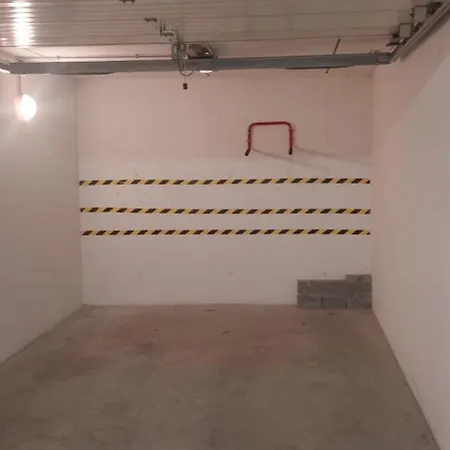 A Due Isolati Dal Centro Di Appartamento *